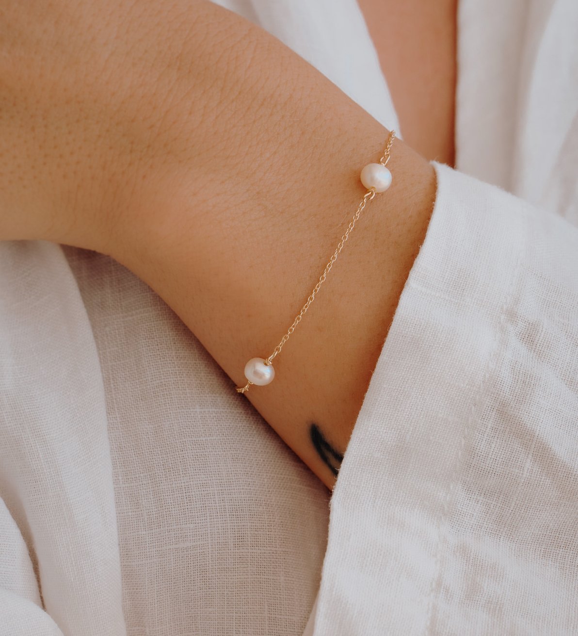 MOON TIDE PEARL BRACELET (9K GOLD) - IMAGE 3