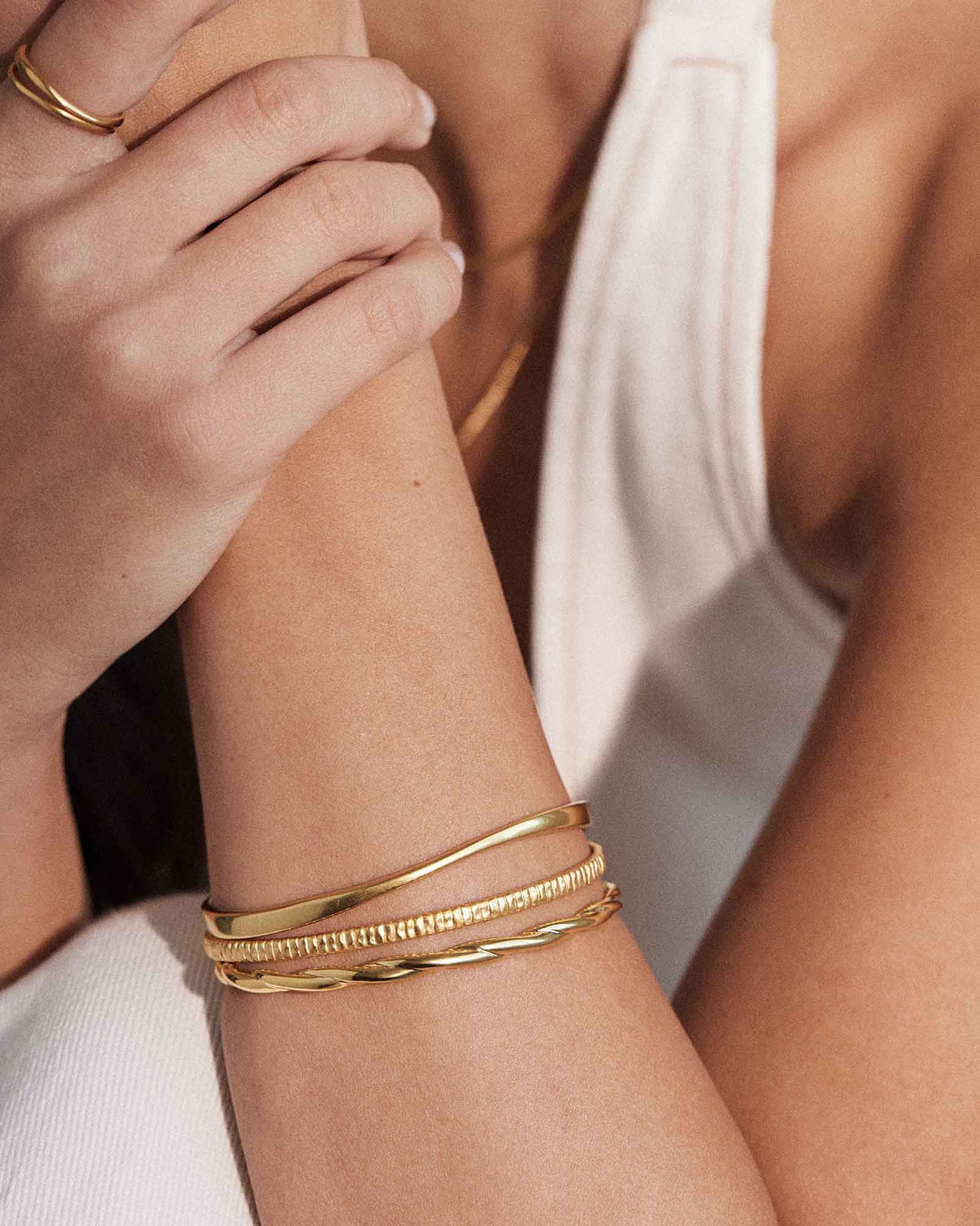 ECHO BANGLE (18K GOLD PLATED)