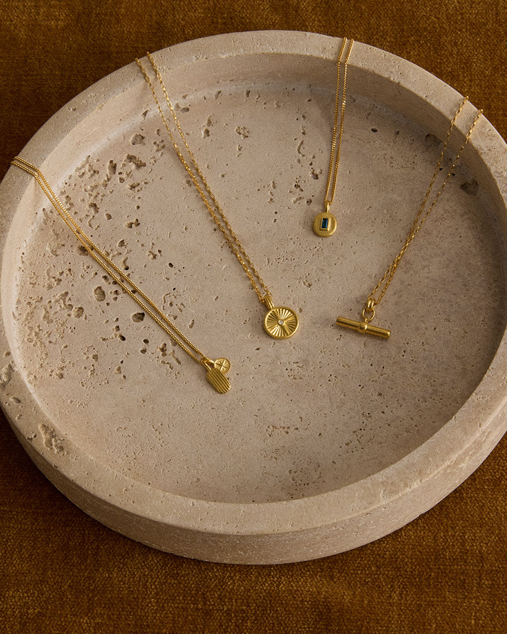 ROAM T-BAR NECKLACE (18K GOLD VERMEIL)