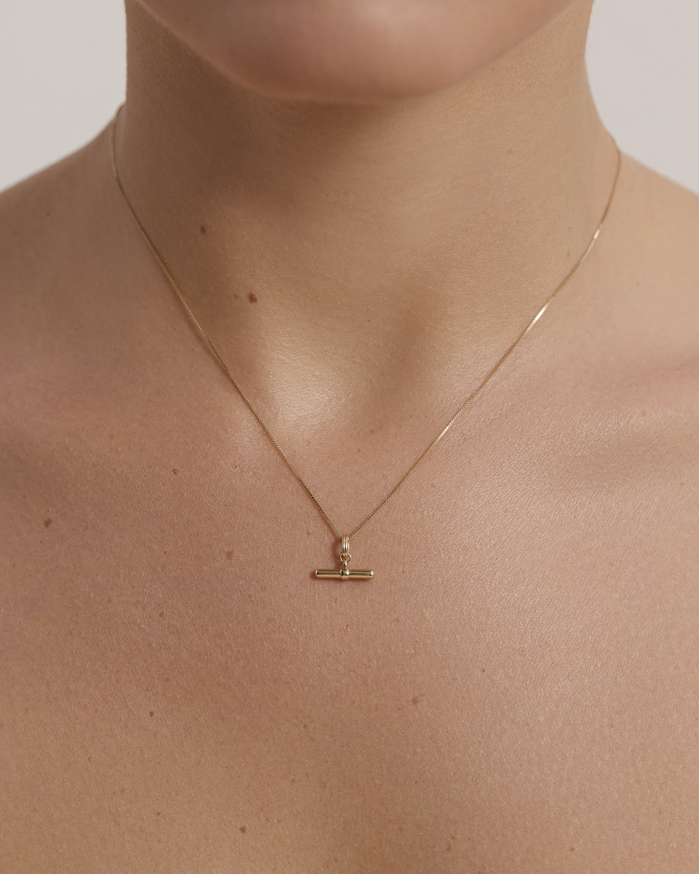 ALIGN T-BAR CHARM (9K GOLD)