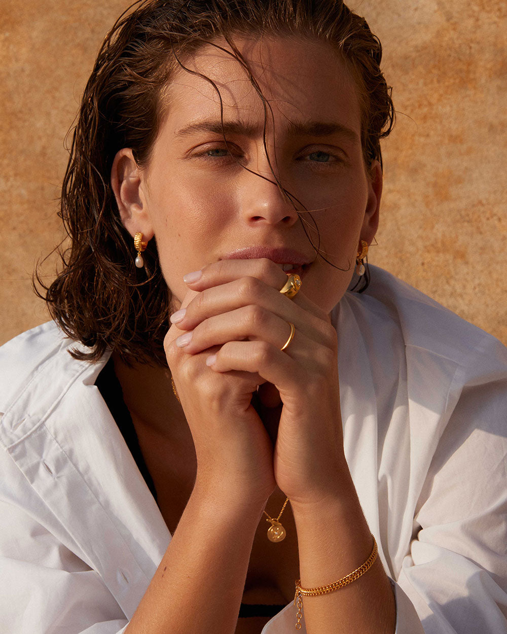 ISOLE PEARL HOOPS (18K GOLD PLATED)