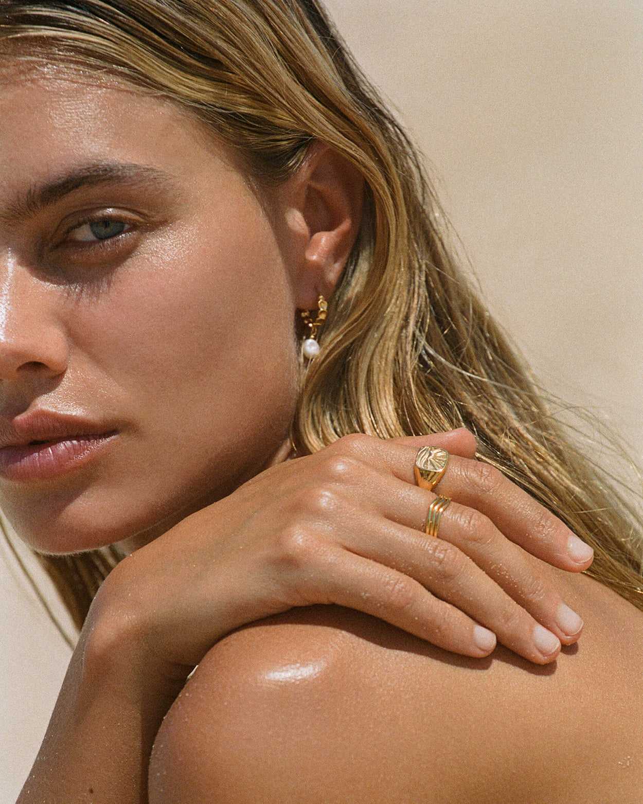VACATION HOOPS (18K GOLD PLATED)