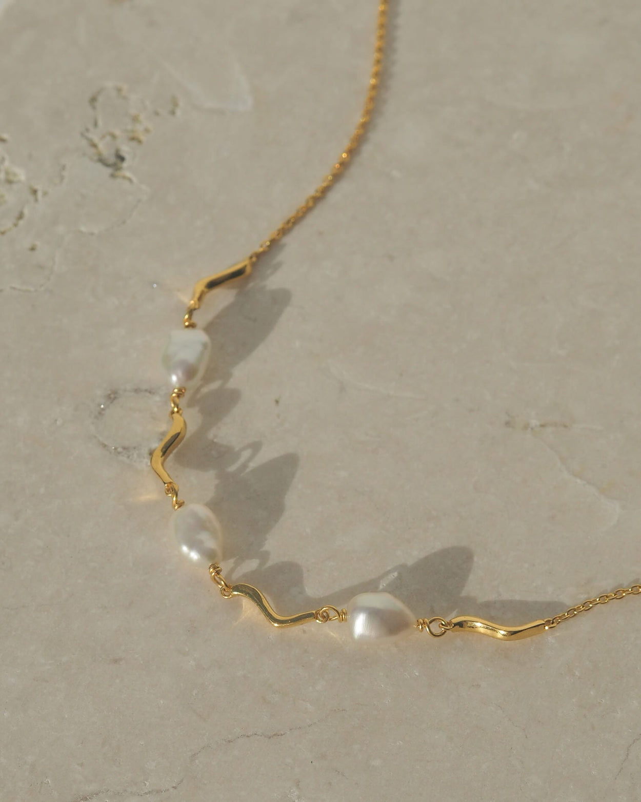 VACATION NECKLACE (18K GOLD PLATED)