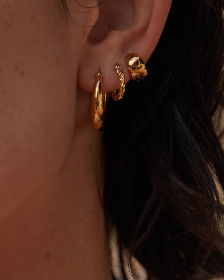 GLOW HUGGIES (18K GOLD PLATED) - IMAGE 2