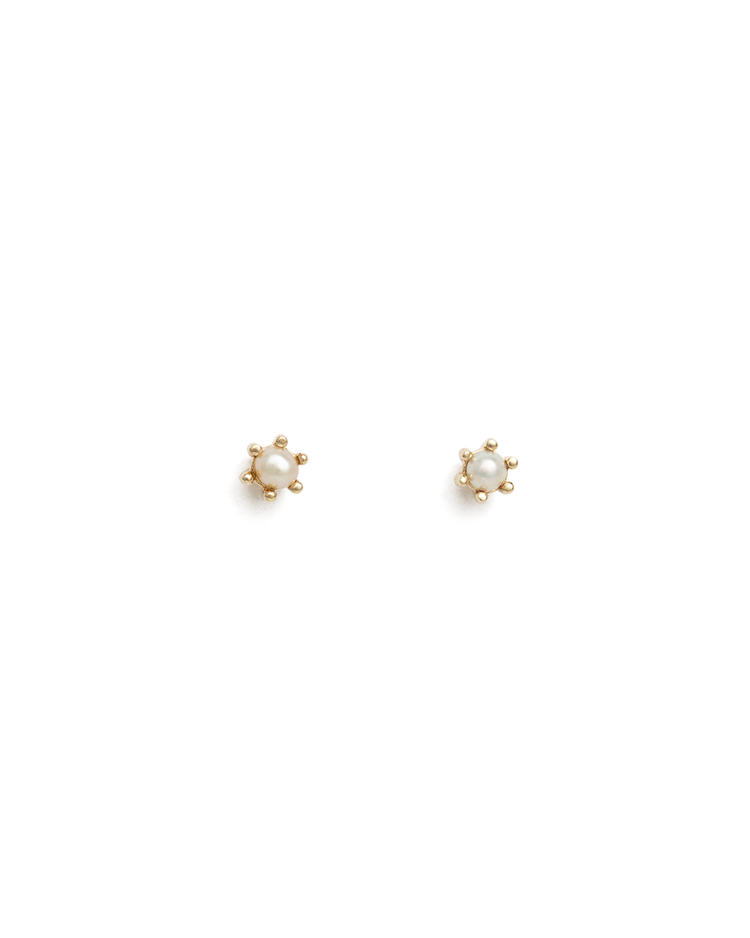 PETITE PEARL STUDS (9K GOLD) - IMAGE 1