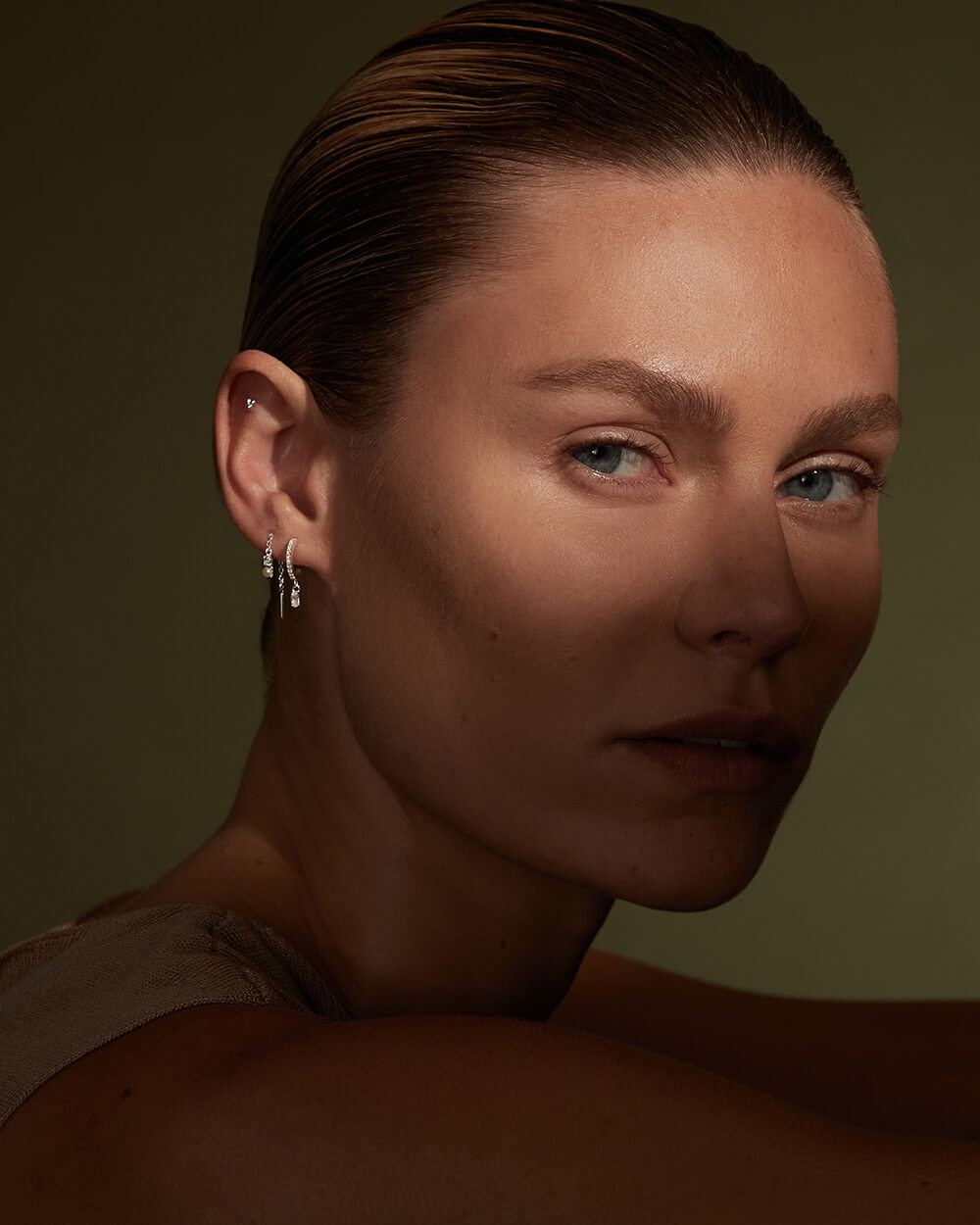 THREE DOT STUDS (STERLING SILVER) IMAGE 2