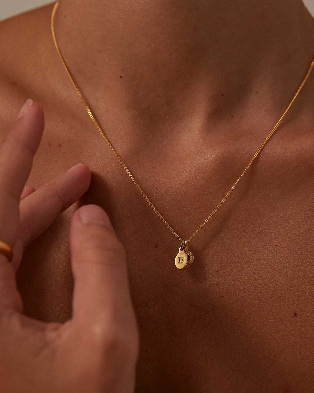 INITIAL NECKLACE A-Z (18K GOLD VERMEIL) IMAGE 2