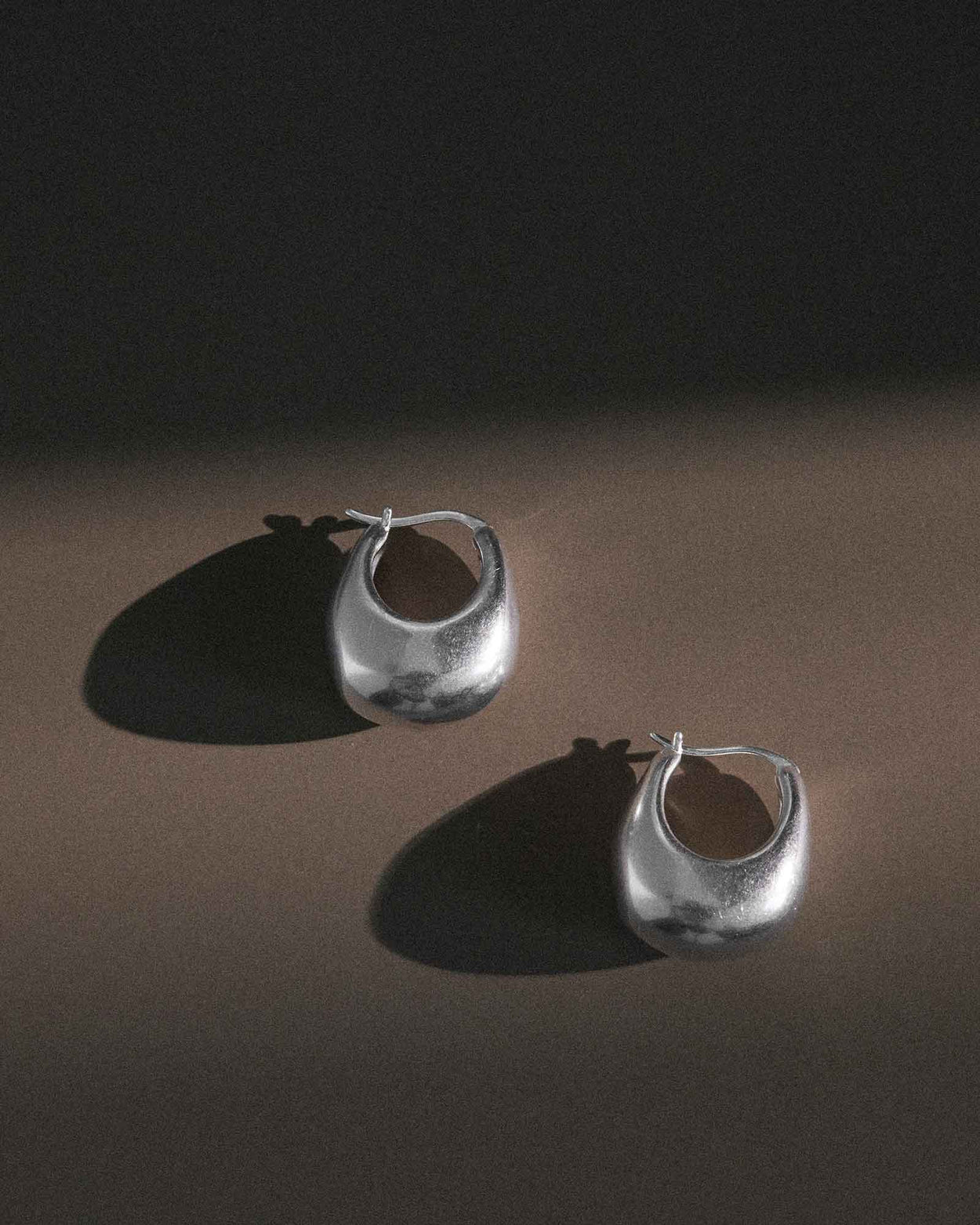 TRESOR HOOPS MEDIUM (STERLING SILVER) IMAGE 5