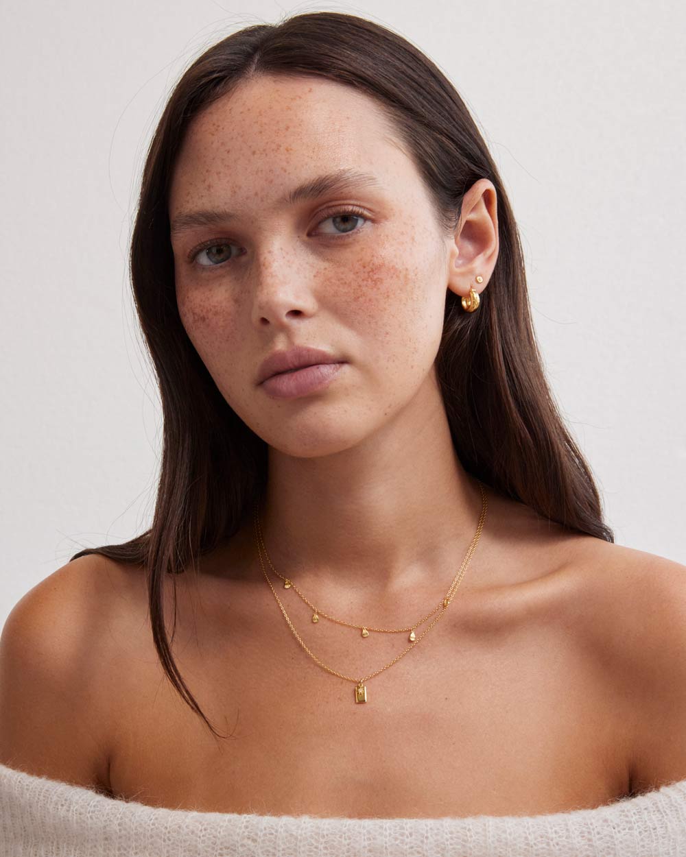 GUIDING STAR ETCHED HOOPS (18K GOLD PLATED) IMAGE 3