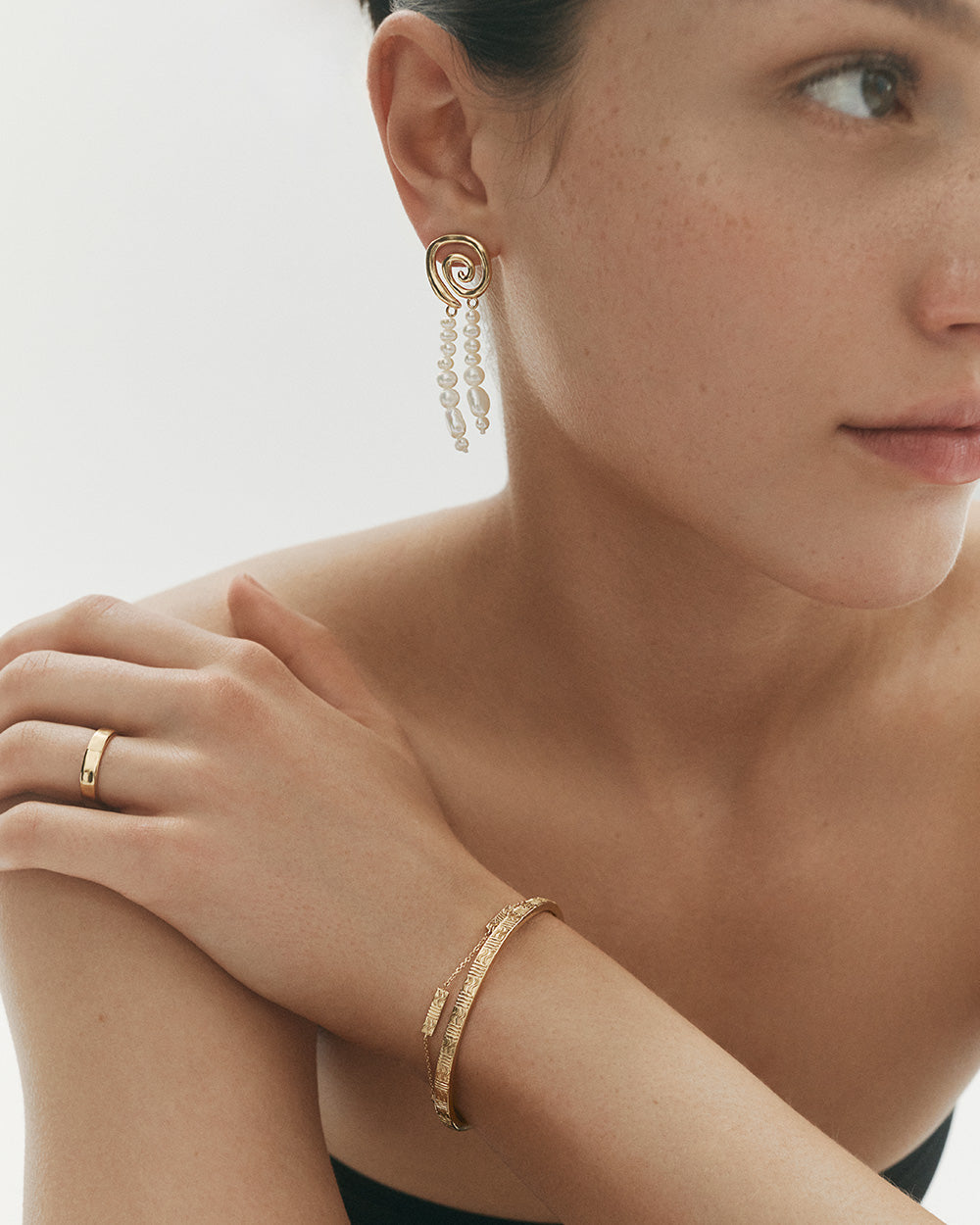 SWEET ESCAPE EARRINGS (18K GOLD PLATED) IMAGE 2