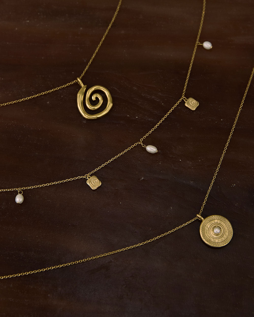 VELVET SWIRL NECKLACE (18K GOLD VERMEIL)