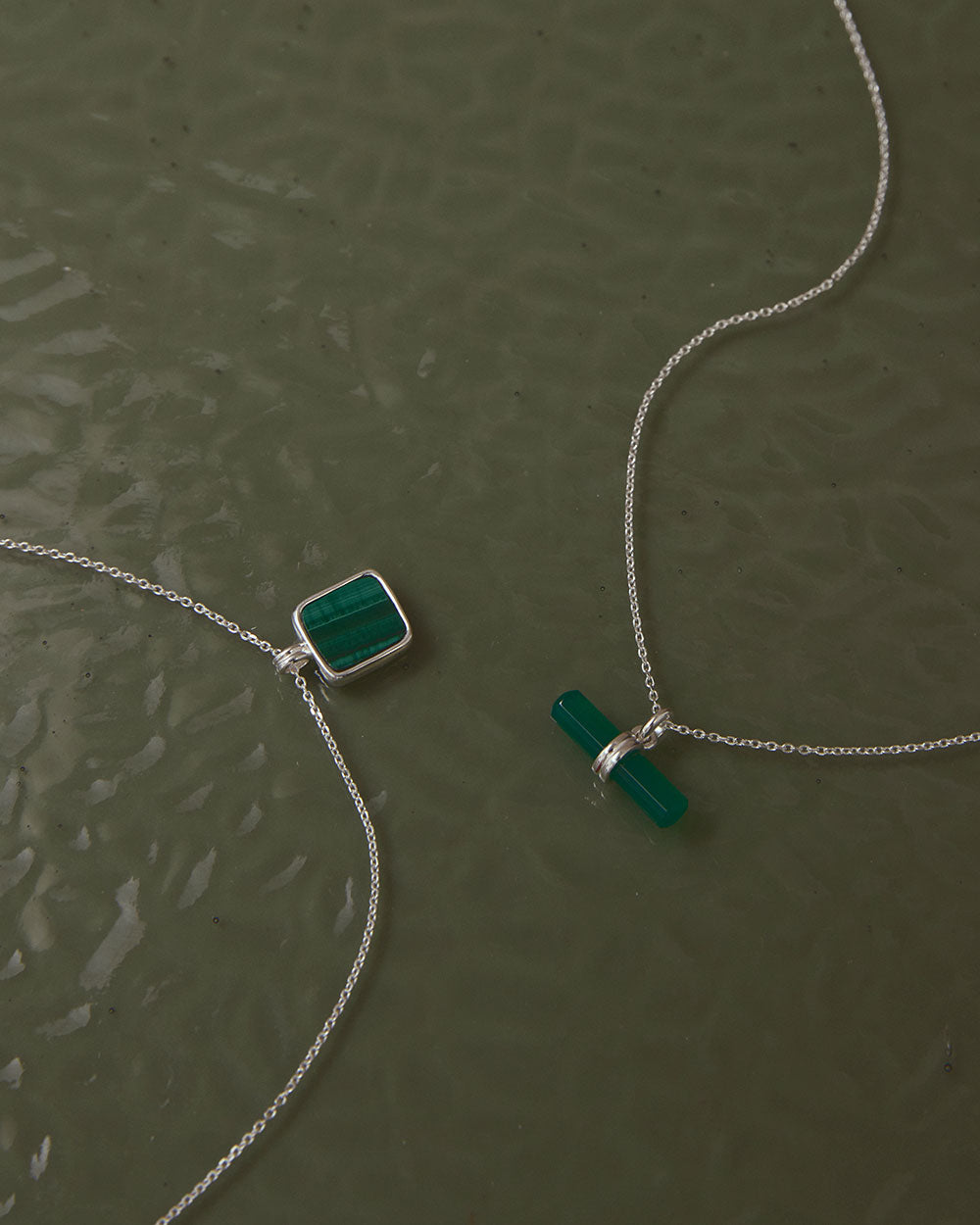 GREEN ONYX T-BAR NECKLACE (STERLING SILVER)