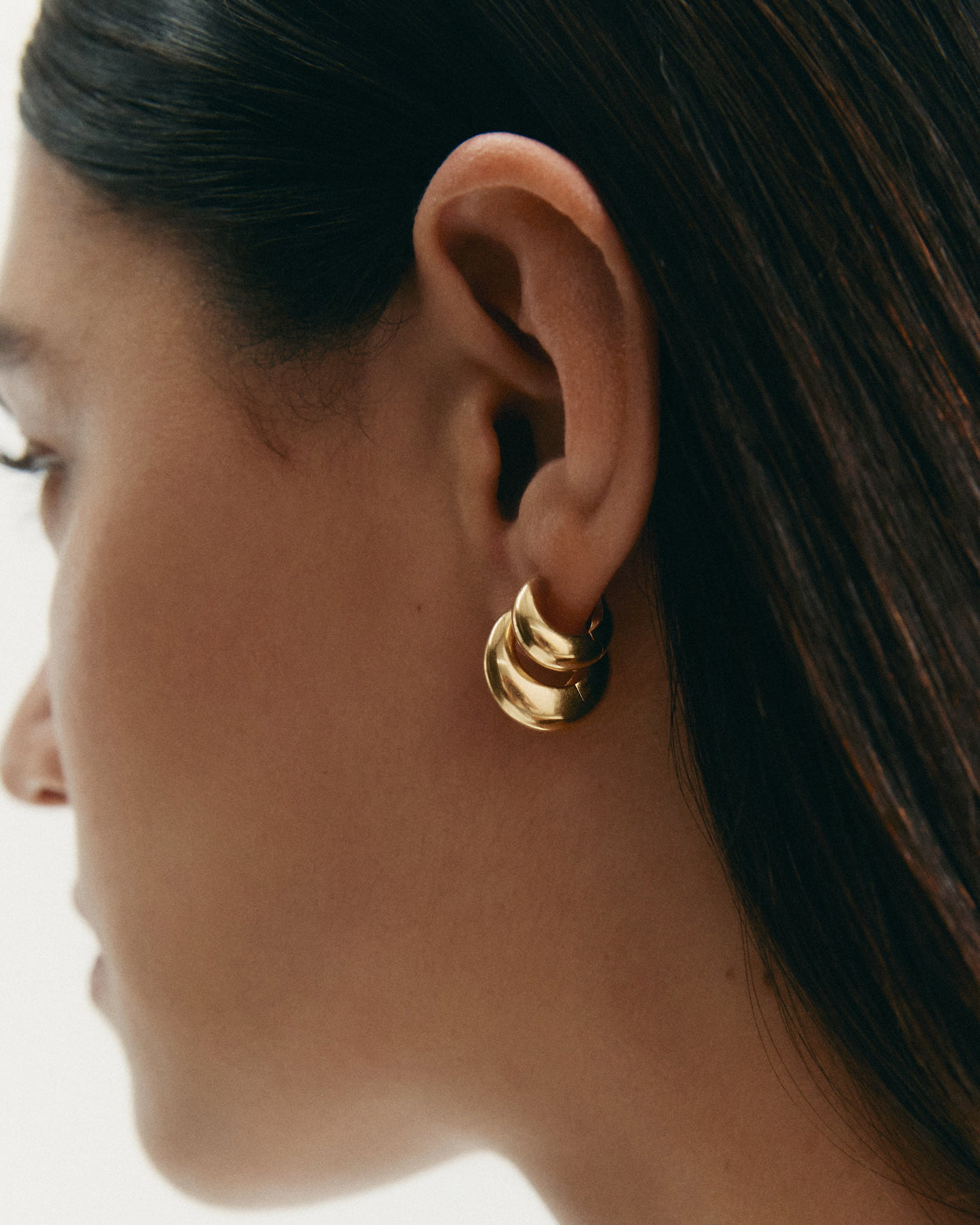 INDIGO HOOPS SMALL (18K GOLD PLATED) IMAGE 2