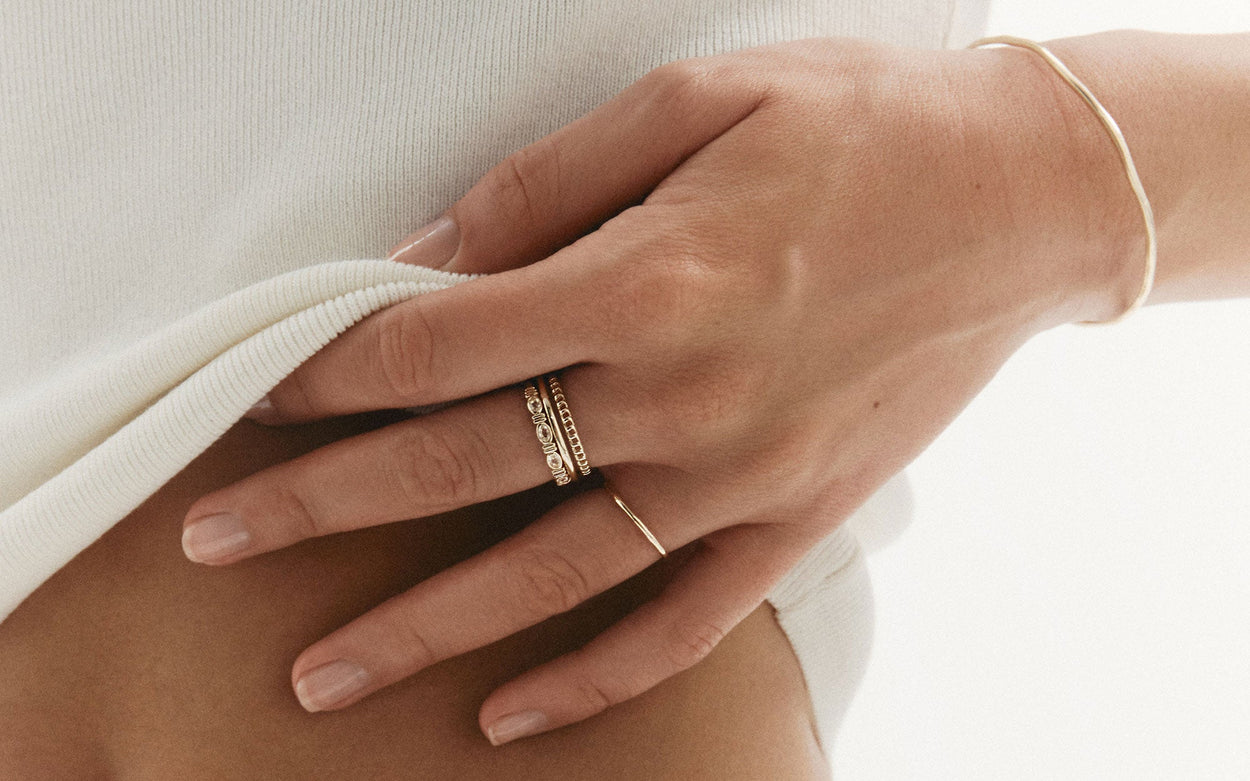 ELYSIUM OVAL SAPPHIRE RING (GOLD) IMAGE 5