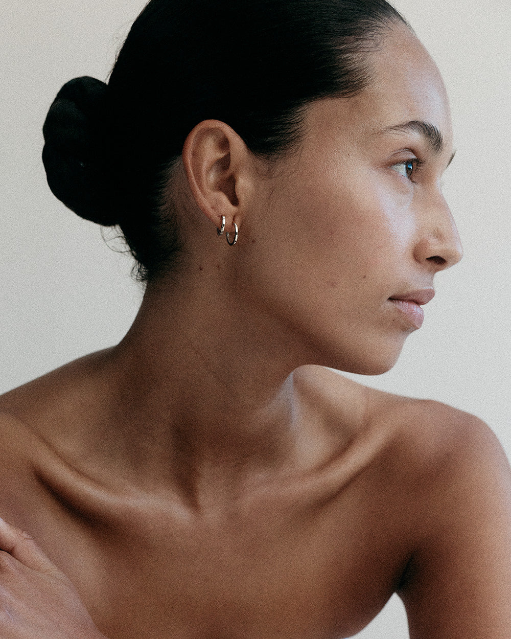 CONTOUR HUGGIES (STERLING SILVER)