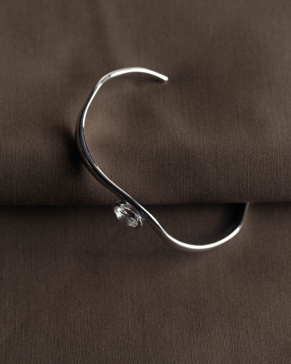 UNFOLD CUFF (RHODIUM PLATED)
