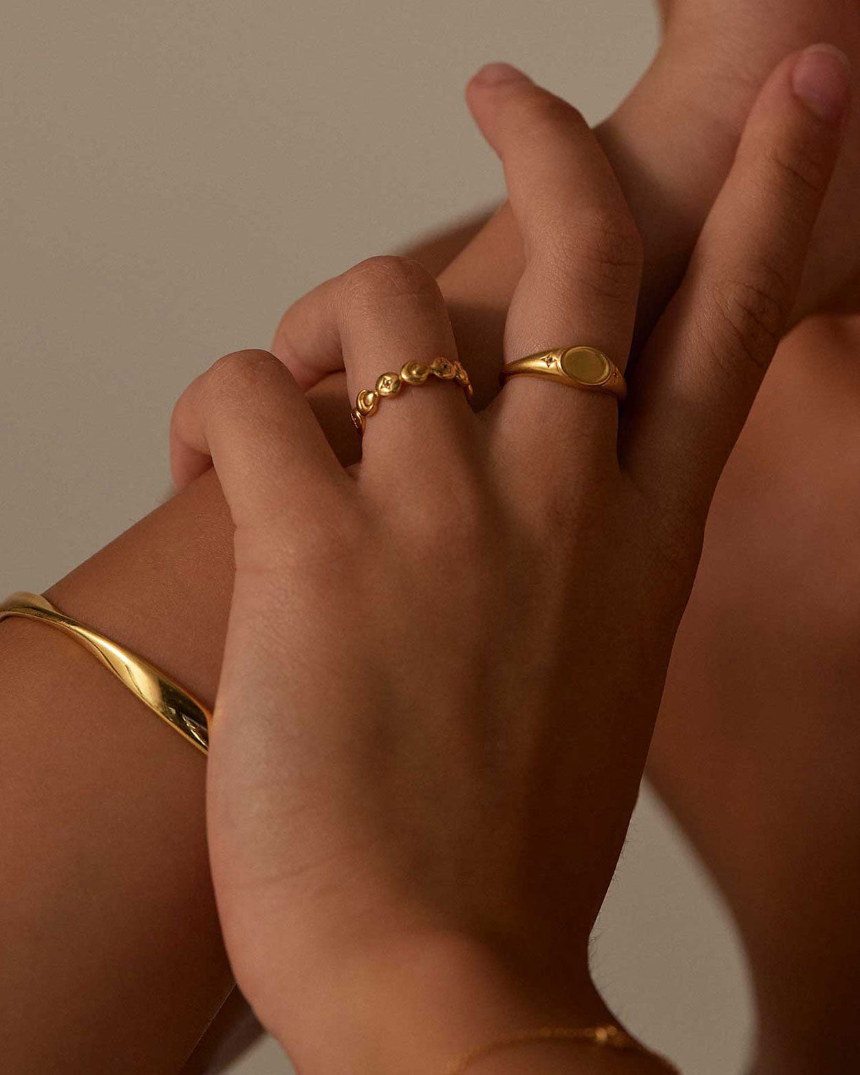 ALIGN SIGNET RING (18K GOLD VERMEIL) IMAGE 3