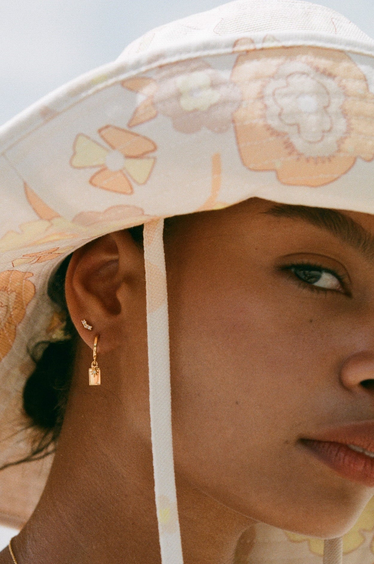 GUIDING STAR HOOPS (18K GOLD PLATED) IMAGE 2