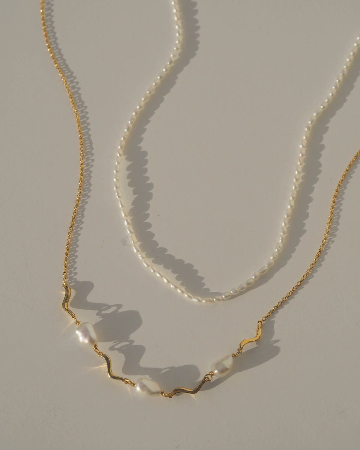 VACATION PEARL NECKLACE (18K GOLD PLATED) IMAGE 4