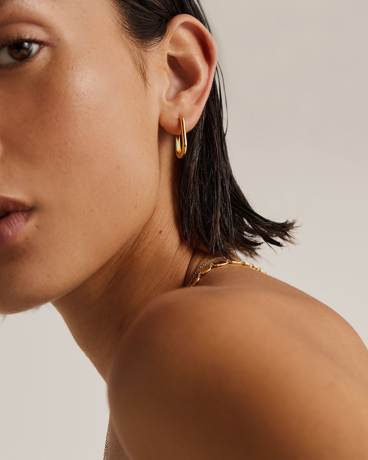 EMBRACE HOOPS (18K GOLD PLATED)